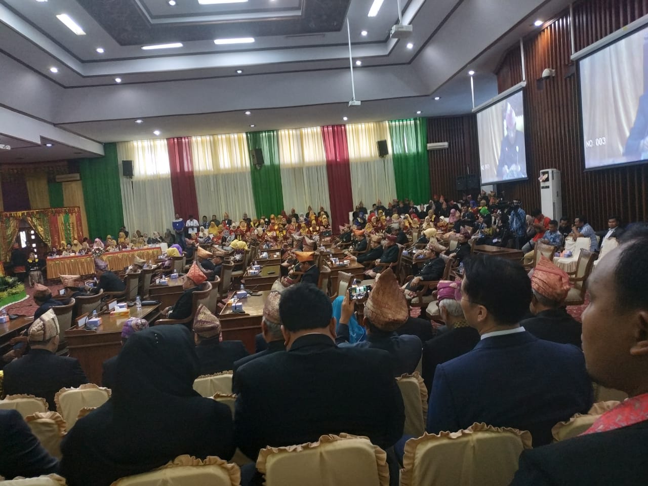 Rapat Paripurna DPRD Provinsi Bengkulu dalam Rangka memperingati Hari Ulang Tahun ke-51 Provinsi Bengkulu Rapat Paripurna DPRD Provinsi Bengkulu dalam Rangka memperingati Hari Ulang Tahun ke-51 Provinsi Bengkulu