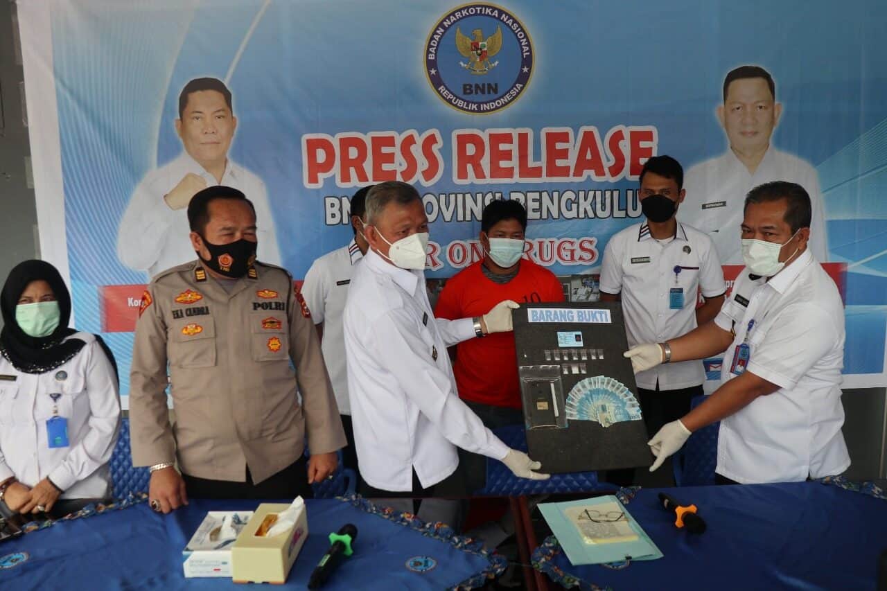 Press Release Ungkap Kasus Tindak Pidana Narkotika Golongan I Jenis Shabu Press Release Ungkap Kasus Tindak Pidana Narkotika Golongan I Jenis Shabu