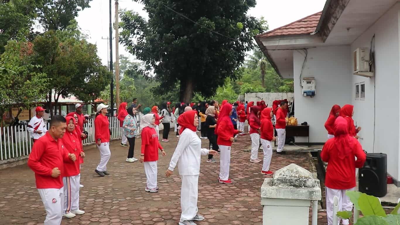 SENAM BERSAMA DALAM RANGKA MEMPERINGATI HARI ANTI NARKOTIKA INTERNASIONAL DI BNN PROVINSI BENGKULU SENAM BERSAMA DALAM RANGKA MEMPERINGATI HARI ANTI NARKOTIKA INTERNASIONAL DI BNN PROVINSI BENGKULU